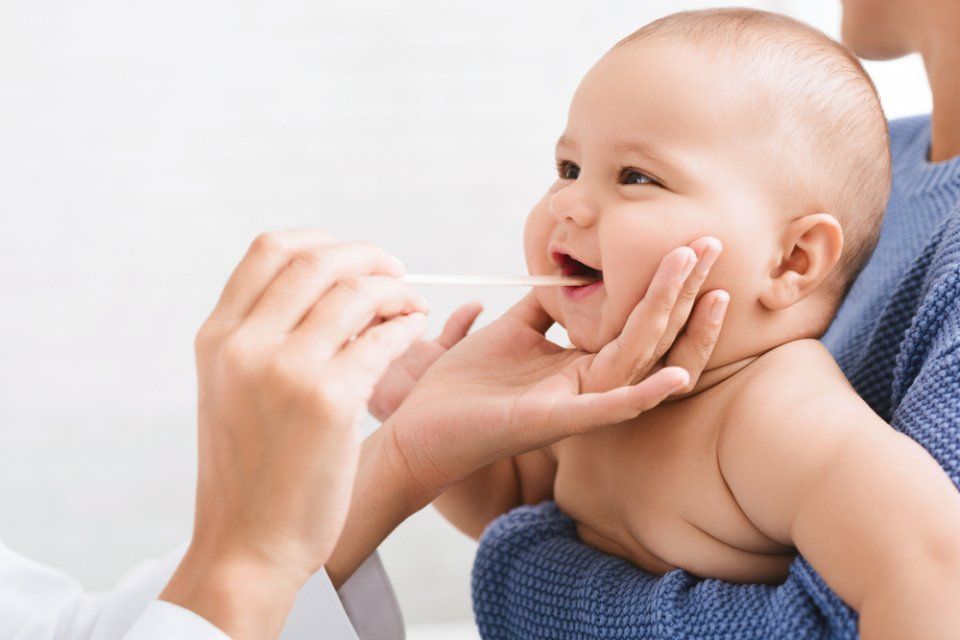 Soyuq su içmək boğazı xəstələndirir? -  Pediatrdan cavab