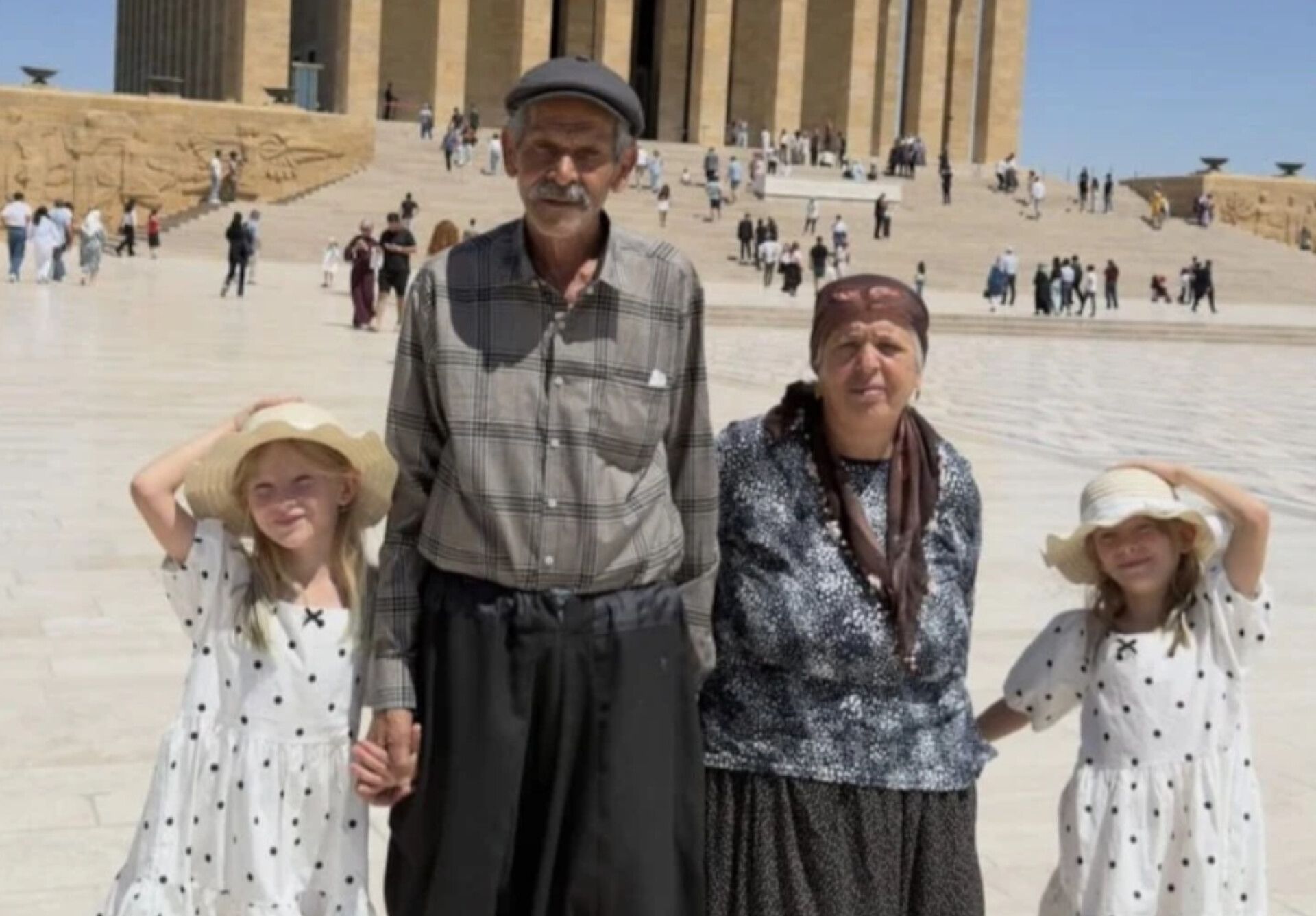 34 ildən sonra uşaqları dünyaya gəldi -  FOTO