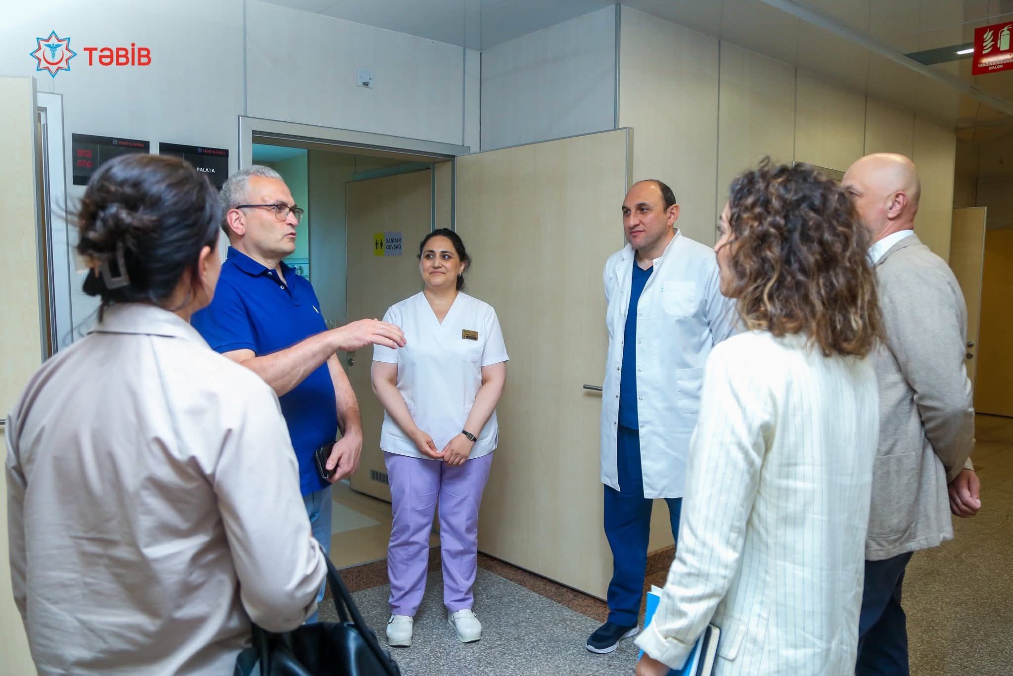 Amerikalı professor Yeni Klinikada tibbi konsilium keçirdi -  FOTO
