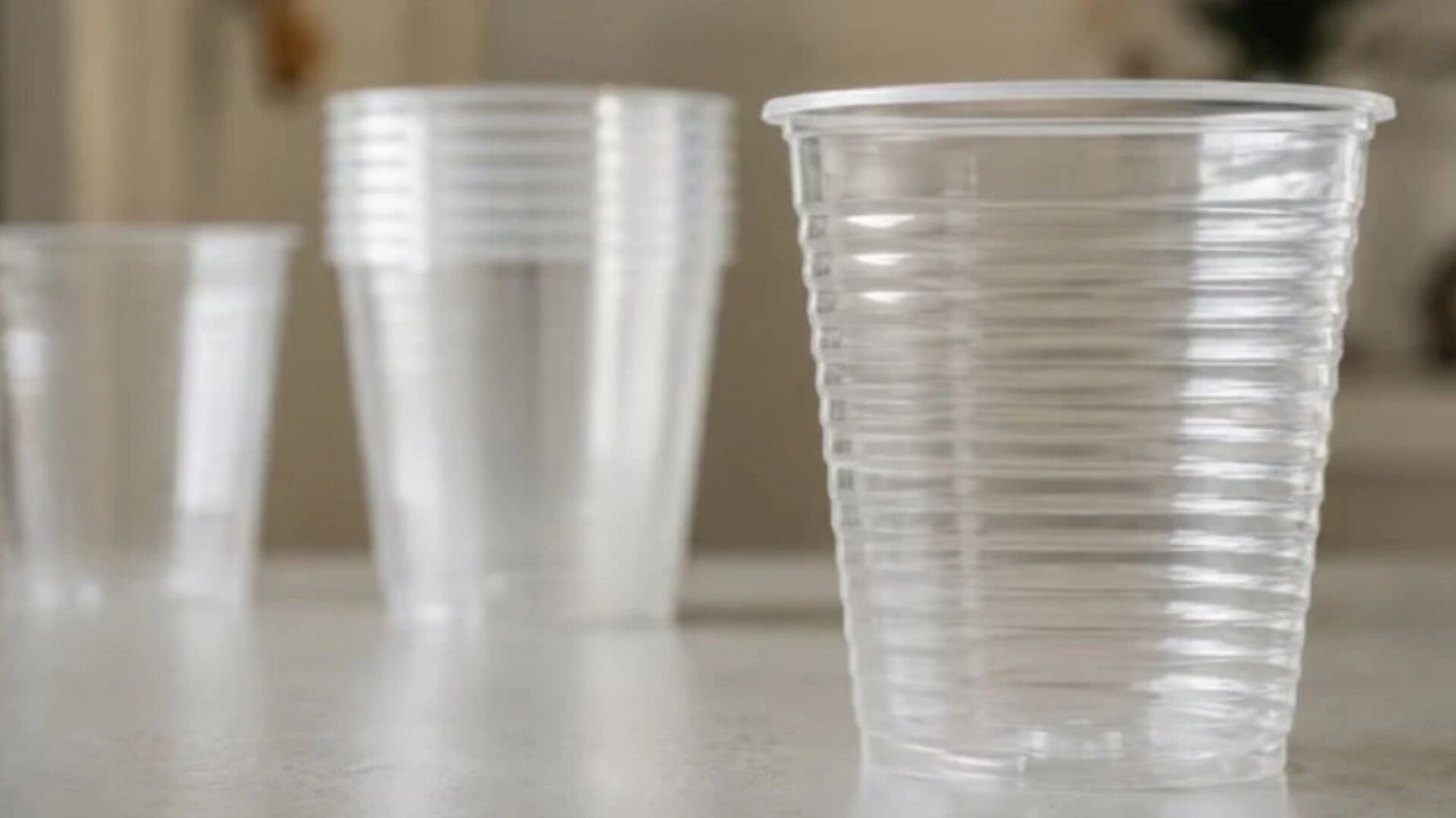 Plastik stəkanların üzərindəki xətlərin  səbəbi budur
