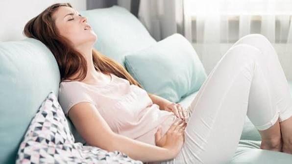 Ağrılı aybaşı normal sayılmamalıdır – Həkimdən xəbərdarlıq 