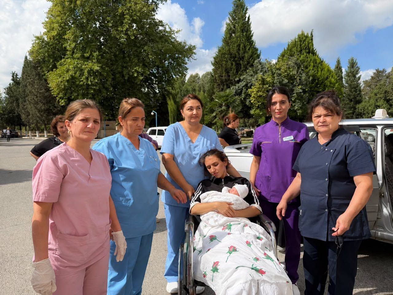 Bərdədə xəstəxana həyətində körpə doğuldu  - RƏSMİ