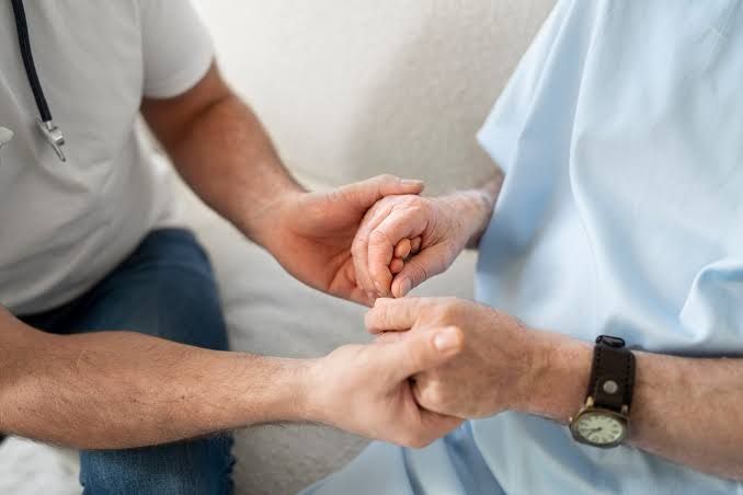 Parkinson xəstəliyində fərqli yanaşma:  7 illik Parkinson xəstəsi normal həyatına qayıtdı