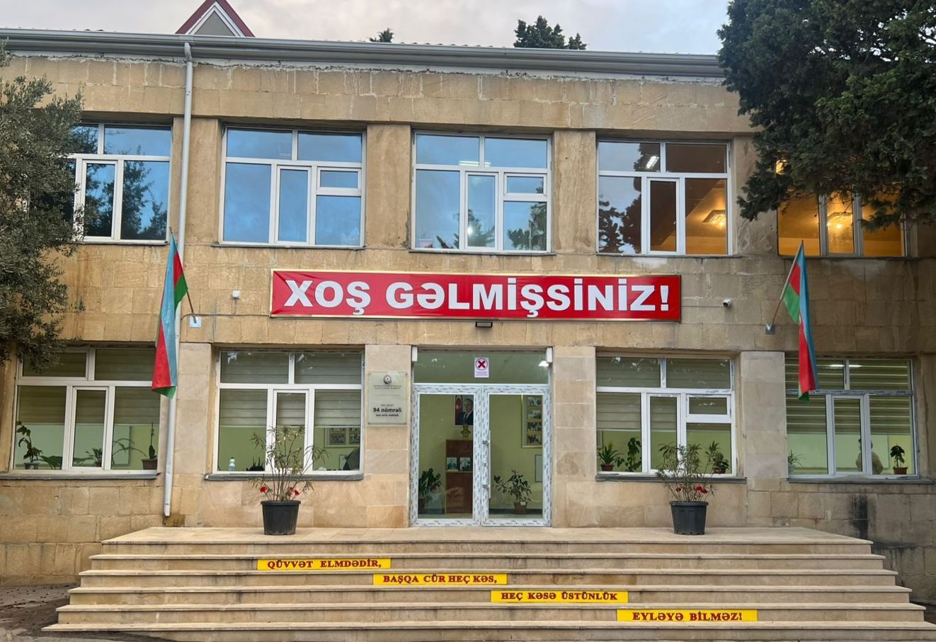 12 yaşlı şagird özünü məktəb binasından atdı  
