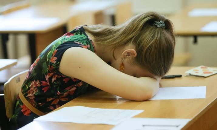 29 yaşlı pedofil 17 yaşlı qız adıyla məktəbə   yazılıb