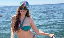 46 yaşlı aktrisadan bikinili yay  FOTOLARI