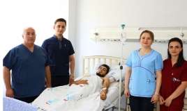 Gənc oğlanın mədəsinə metal əşya batdı 