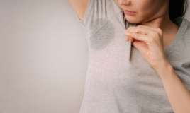 Qadınlarda bəzi dövrlərdə tər daha qoxulu olur, deodorant  kömək etmir -  Ginekoloq