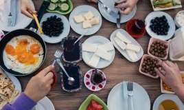 Səhər yeməyində bunları heç vaxt yeməyin:  Zərərli 5 qida