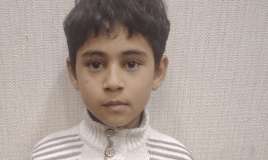 Polis bu uşağın valideynlərini  axtarır