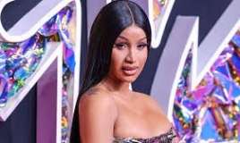 3 aydır saçını yumadığını     etiraf etdi