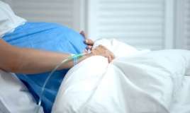 Yeni klinikada ana doğuşda öldü 