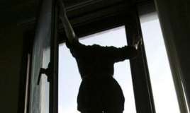 Sığınacaqda yıxılan qız öldü 