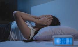 Gecələr fikirdən niyə yata bilmirik  – Beynin oyunu, yoxsa…?