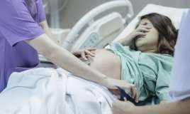 Bətnində əkizlərdən biri öldü    -  digərini 40 gün sonra doğdu