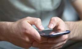 Ekran vaxtına diqqət:  Xəstə edə bilər...