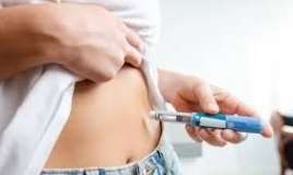 Azərbaycanda müğənninin arıqlama iynəsindən    gözü tutuldu