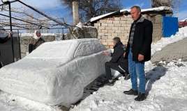 Evinin qarşısında qardan maşın və gəmi düzəltdi -  FOTO