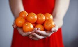 Mərcə gəlib, mandarini bütöv uddu   –  Boğuldu