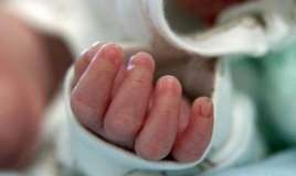 Xırdalanda 1 yaşlı körpə öldü 