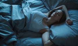 Qaranlıqda, yoxsa işıqda yatmaq lazımdır? -  Həkimdən cavab