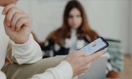 Uşaqlarda qəbizliyin əsas səbəbi -  Ekran asılılığı 