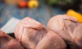 Görünməz təhlükə:  Toyuq zəhərlənməsi belə başlayır