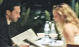 Meksikalı milyarder sevgilisi ilə...  