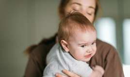 10 aylıq uşaq nələri  bacarmalıdır?