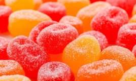 Uşaqlara narkotikli konfet paylayan müəllim tutuldu 