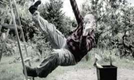  65 yaşlı kişi  nərdivandan yıxılıb öldü 