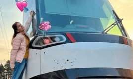 Tramvaya vurulan qadın onunla evləndi 