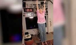 90 yaşlı nənə turnikdə rekord vurdu 