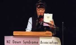 Dünyada ilk ali təhsil alan  Daun sindromu insan