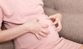 Hamiləlikdə qarın qaşınması  çat izlərinin əlamətidirmi?