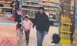 Marketdə əqli qüsurlu uşağını döyən ata saxlanıldı -  FOTO