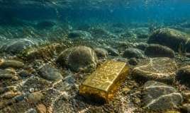 Göldə üzərkən sərvət tapdı -  FOTO