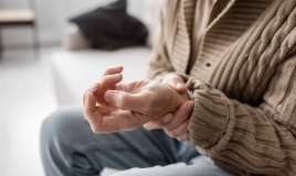 Parkinsonun görünməyən tərəfi -  Problem titrəmədən daha dərindir... - VİDEO                            