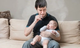 Siqaret çəkən kişilərin oğullarında    -  sperm sayı az olur