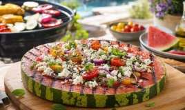 Fərqli yay pizzası: əsas inqrediyent qarpızdır 