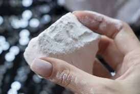 Təbaşir, boya, karton, benzin yemək istəyənlərdə  - nə çatışmır?