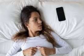 Telefonu yastığın yanına qoyub yatanları    nə gözləyir?