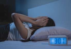 Gecələr fikirdən niyə yata bilmirik  – Beynin oyunu, yoxsa…?