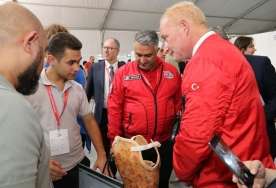 Azərbaycanlı həkimlə oğlunun ixtira etdiyi “Ağıllı korset" -  Qızıl medal aldı