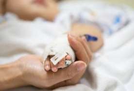 Mingəçevirdə həkimdən dəhşət -  10 aylıq körpəni ölümlə üz-üzə qoydu - Şikayət