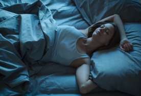 Qaranlıqda, yoxsa işıqda yatmaq lazımdır? -  Həkimdən cavab