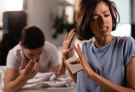 Kişinin sevgisinin yalan olduğunu göstərən  10 əlamət