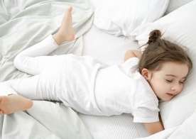 Uşaqlar niyə üstüaçıq yatırlar? 