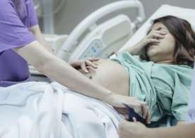 Bətnində əkizlərdən biri öldü    -  digərini 40 gün sonra doğdu