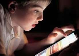 Uşaqlara  gecə telefon vermək olmaz 